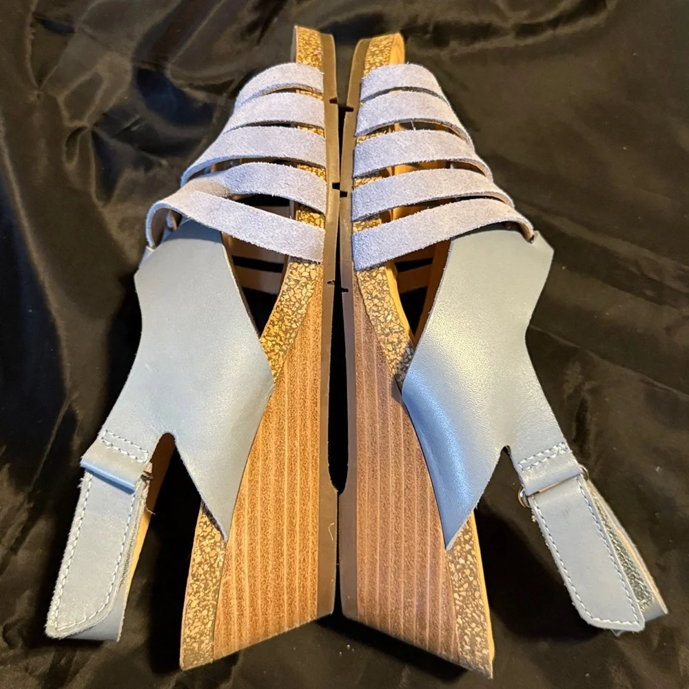 Hartie Round Toe Stacked wedge Heel Dress Sandals blue suede size 8.5 NWOT
